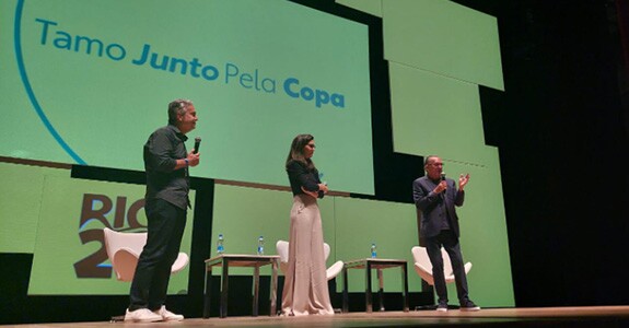 “Olha o que ele fez!”: Galvão, Copas e memórias
