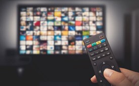TV aberta aposta em todas as plataformas tanto para chegar à audiência mais jovem quanto para atender as marcas (Crédito: Studio/Adobestock)