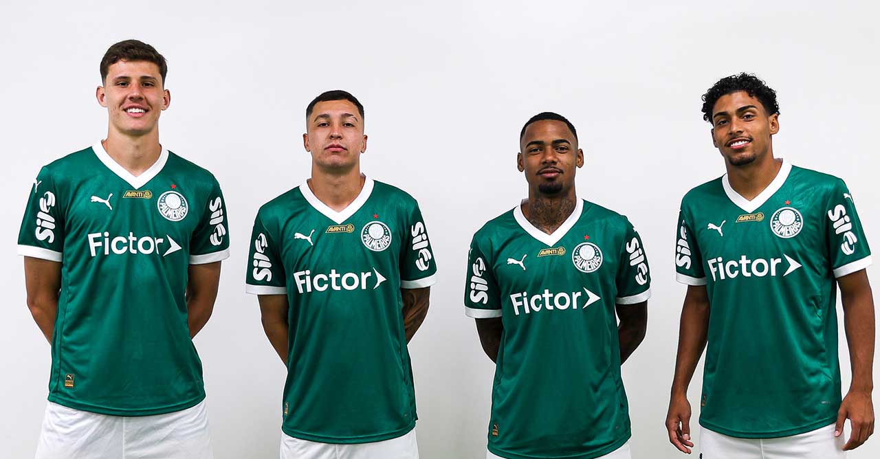 Jogadores do sub-20 do Palmeiras posam para foto de apresentação do Fictor, novo patrocinador (Crédito: Fabio Menotti/Palmeiras/by Canon)