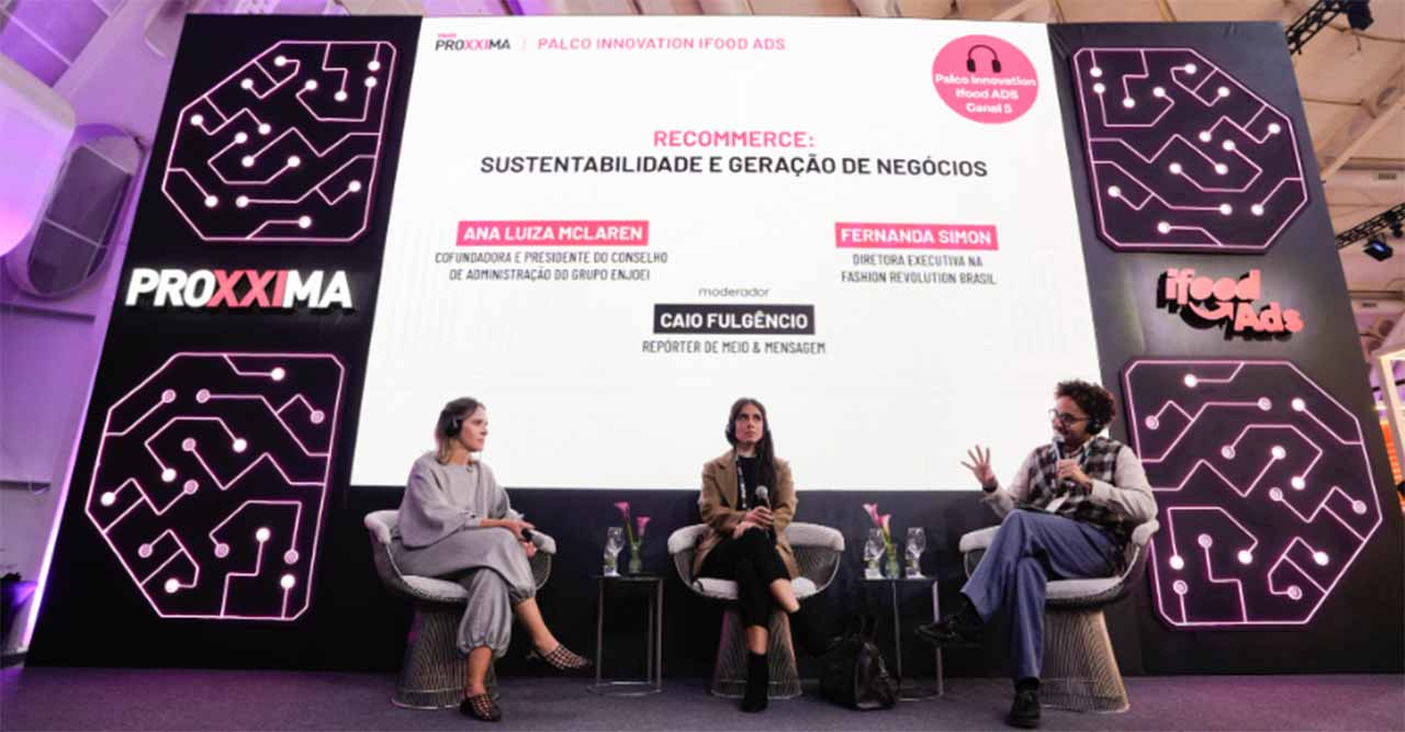 Ana Luiza McLaren, vice-presidente executiva da Enjoei, Fernanda Simon, diretora executiva da Fashion Revolution Brasil e Caio Fulgêncio, repórter de Meio & Mensagem