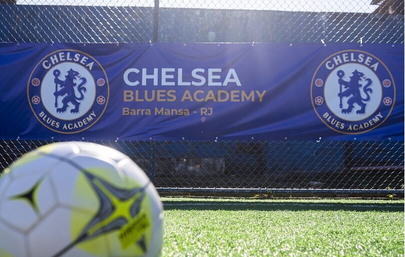 Time Forte e Angulo trazem a rede de escolas do clube inglês com meta de atingir 15 unidades no país até 2027 (Crédito: Divulgação)